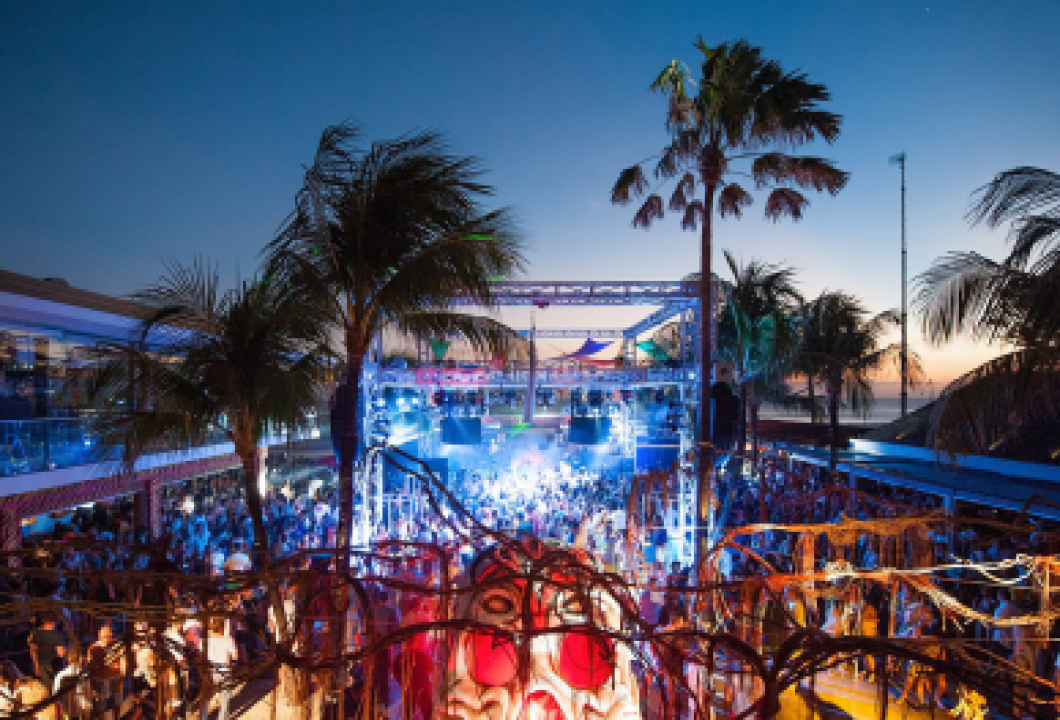 Bali Adasının En İyi Beach-Club Yerleri
